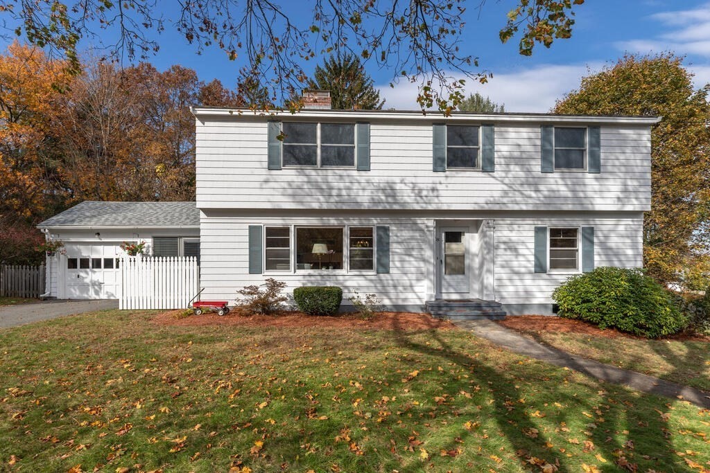 a front view of house with yard