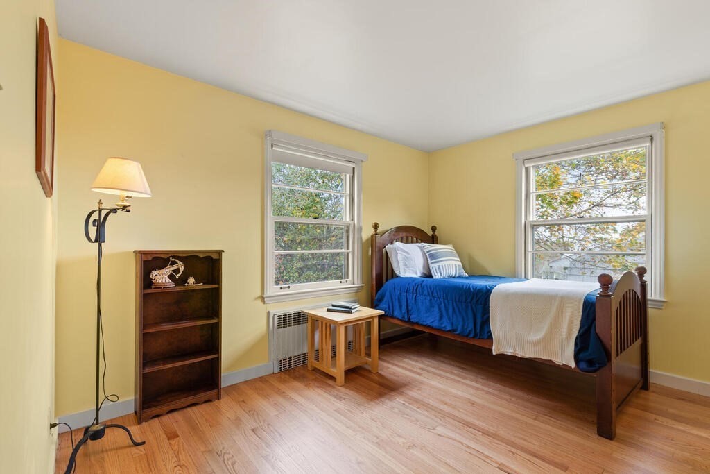 28 Montview Road Chelmsford, MA 01824 - Photo 16 of 38 a living room with furniture and a window