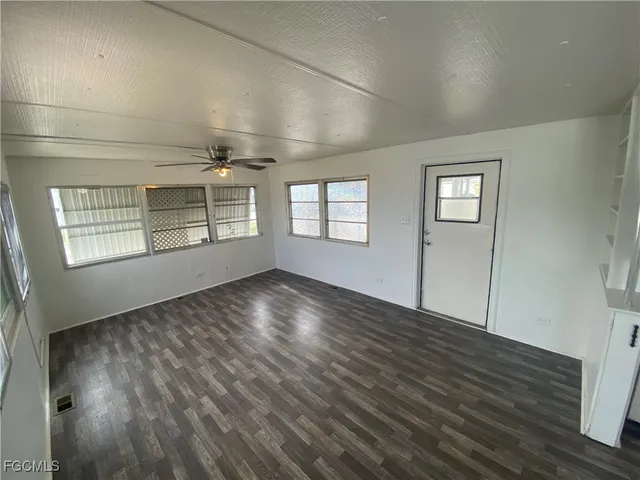 $995 | 139 Amber Avenue, North Fort Myers, FL 33917