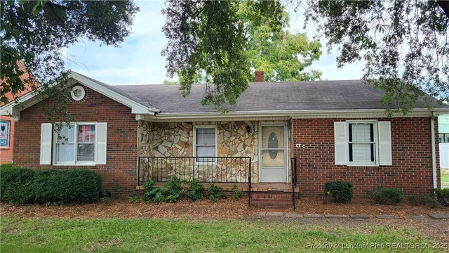 $1,100 | 414 West 3rd Street, Pembroke, NC 28372