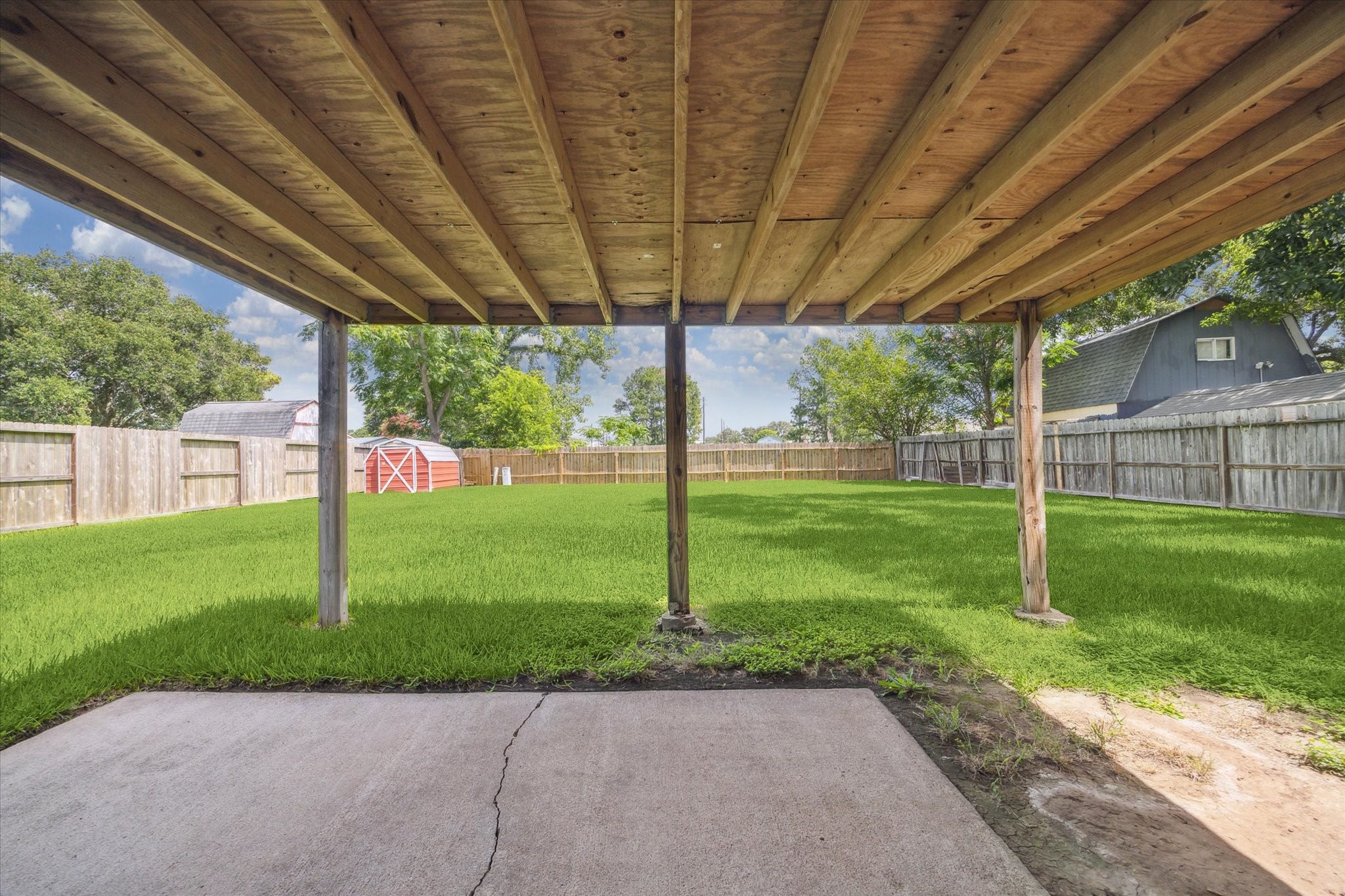 2717 Parrott Avenue Rosenberg, TX 77471 - Photo 18 of 20 a view of a backyard with a big tree