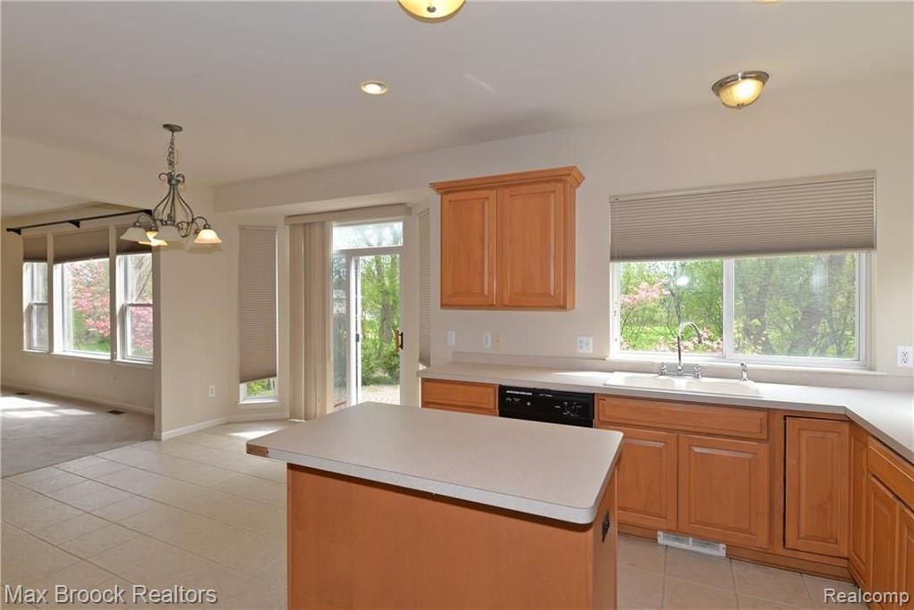 2407 Jackson Drive Rochester Hills, MI 48309 - Photo 14 of 56