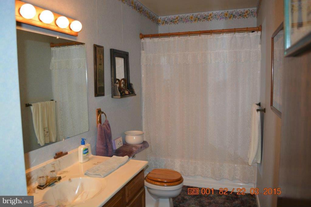 16016 Broadfording Road Hagerstown, MD 21740 - Photo 8 of 14 Bath