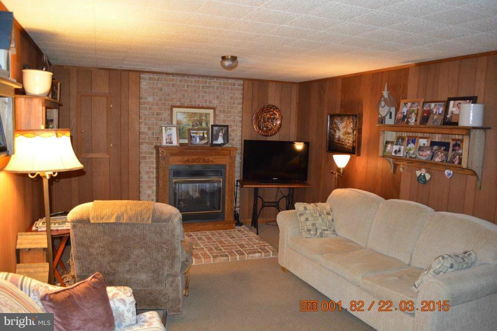 16016 Broadfording Road Hagerstown, MD 21740 - Photo 9 of 14 Family Room