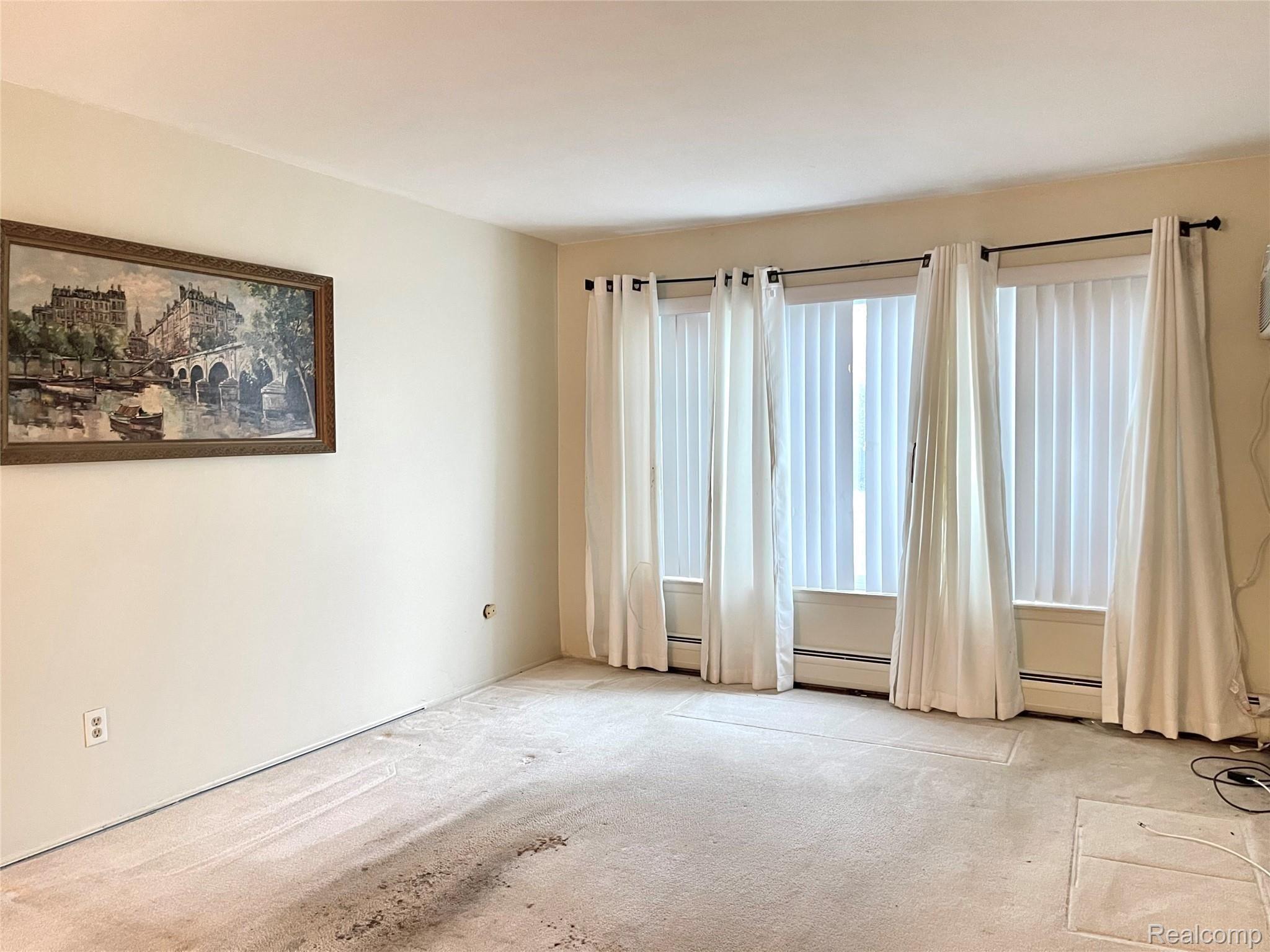 26760 Joy Road, Unit 6 Redford, MI 48239 - Photo 3 of 13 E5880127-8FFB-4601-910C-BAC44E257144.jpeg