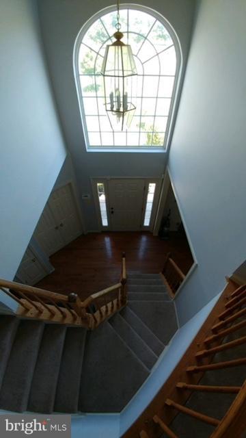 2-story foyer