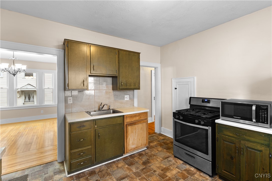 2604 Sunset Avenue Utica, NY 13502 - Photo 9 of 41