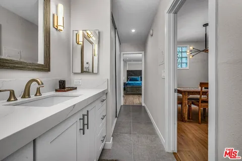 a en suite bathroom with a sink and a mirror