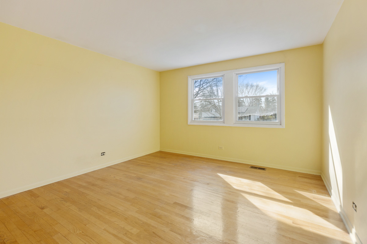 120 Ambleside Road Des Plaines, IL 60016 - Photo 19 of 22 a view of an empty room with a window