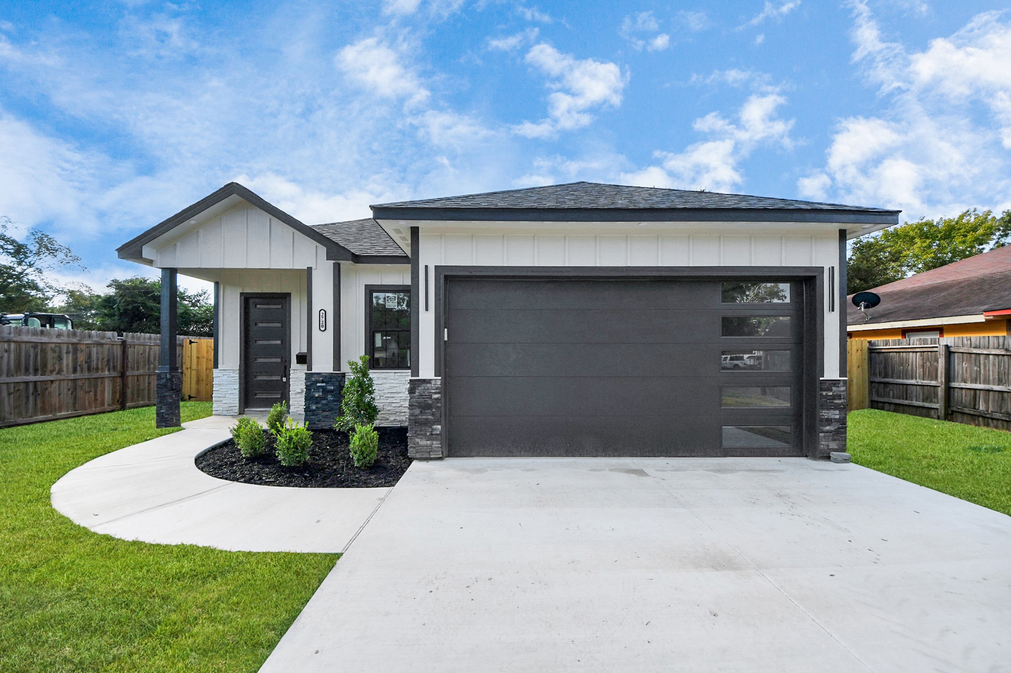 2720 Cos Street Liberty, TX 77575 - Photo 2 of 25