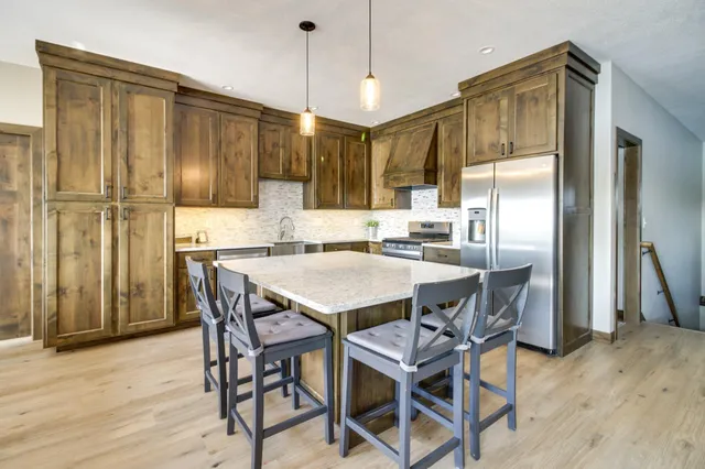 $975,000 | 1985 Rosewood Lane Southeast, Alexandria, MN 56308