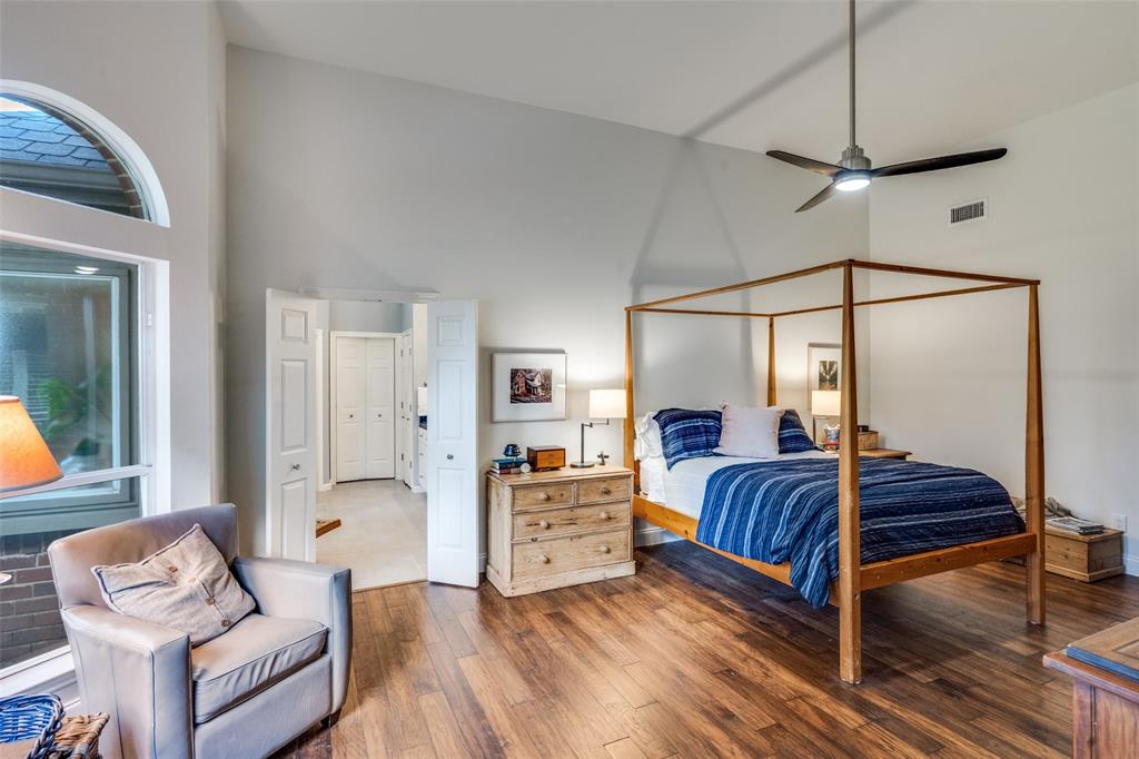 3452 Hearst Castle Way Plano, TX 75025 - Photo 26 of 36 a bedroom with a bed and a mirror