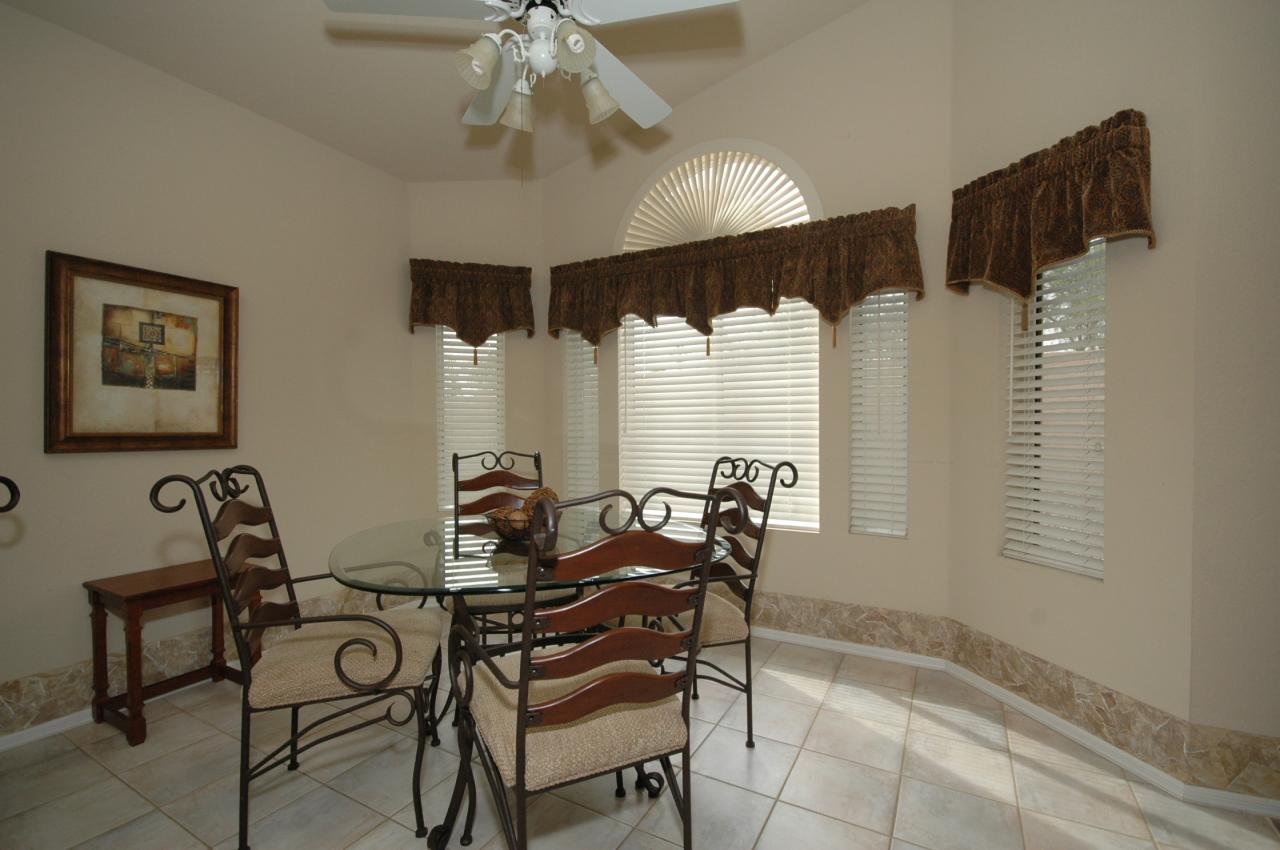 15844 Piccadilly Road Goodyear, AZ 85395 - Photo 6 of 11 breakfast nook