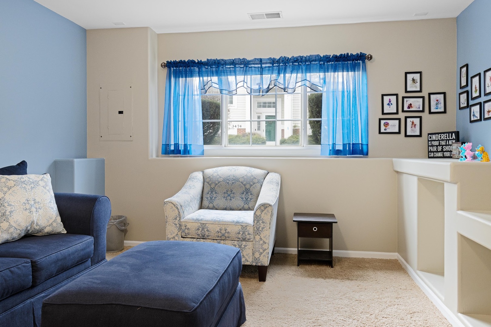 3484 Ravinia Circle Aurora, IL 60504 - Photo 15 of 26 a living room with furniture and a window