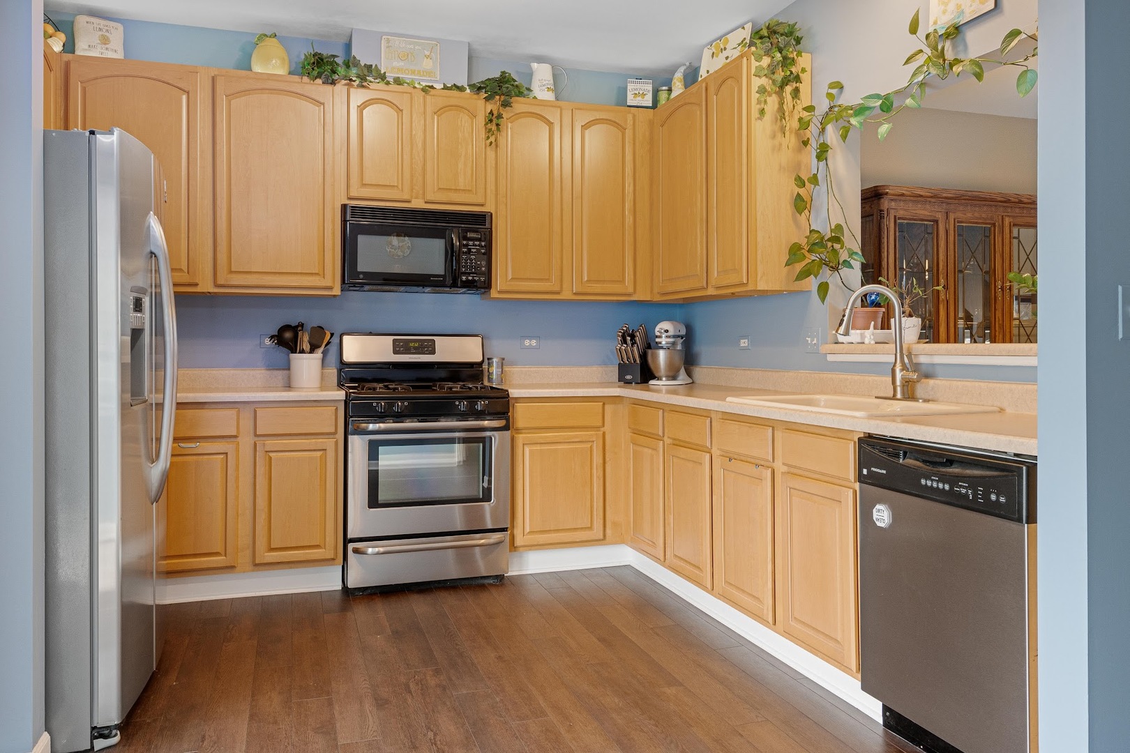 3484 Ravinia Circle Aurora, IL 60504 - Photo 8 of 26 a kitchen with stainless steel appliances a stove a sink and a microwave