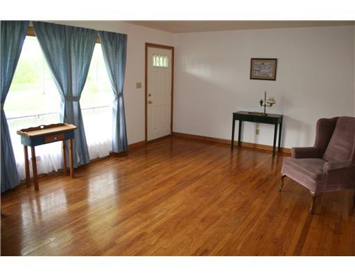 219 Highway 208 Pulaski, PA 16143 - Photo 5 of 18 Living Room.