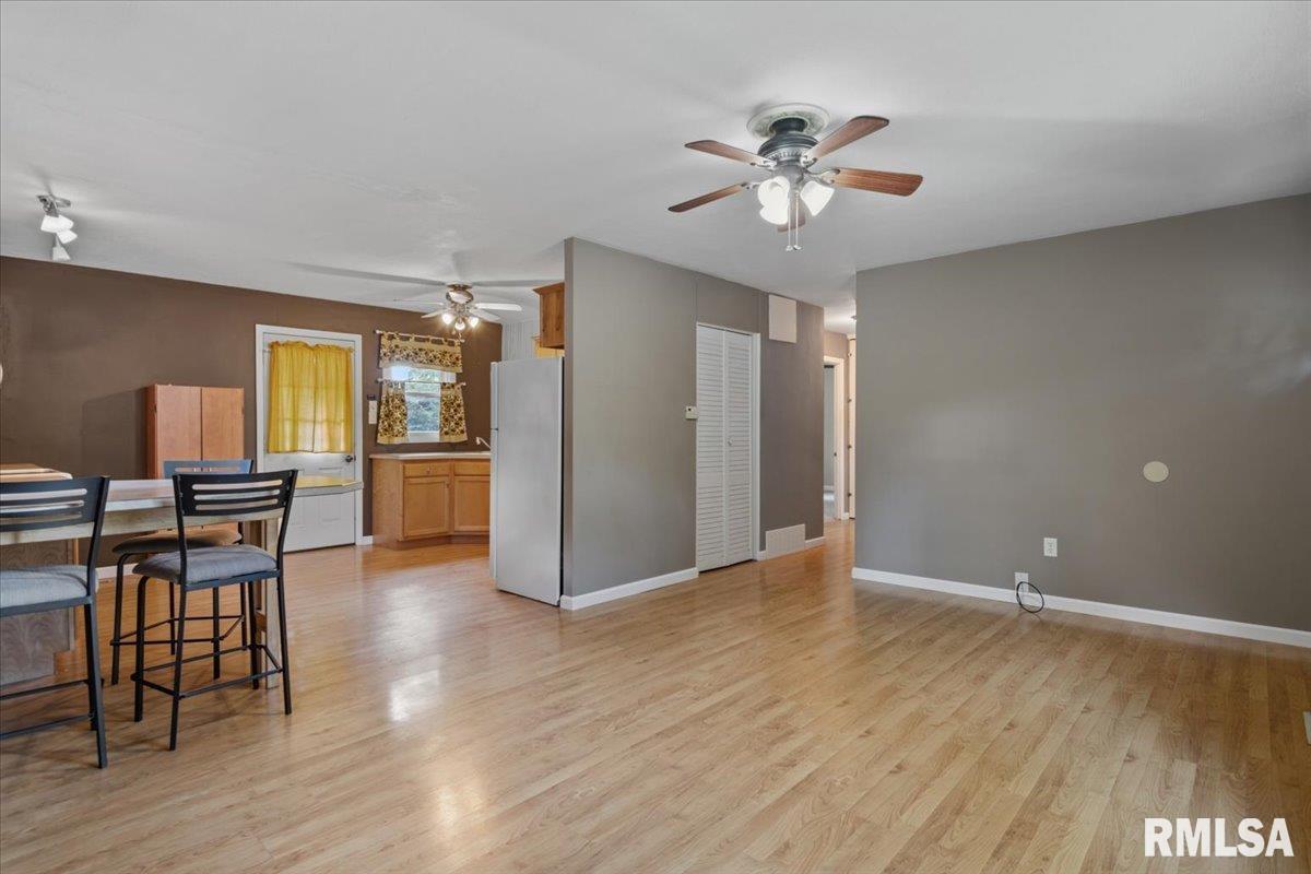 28 Windsor Road Springfield, IL 62702 - Photo 8 of 30 Gallery Image 8