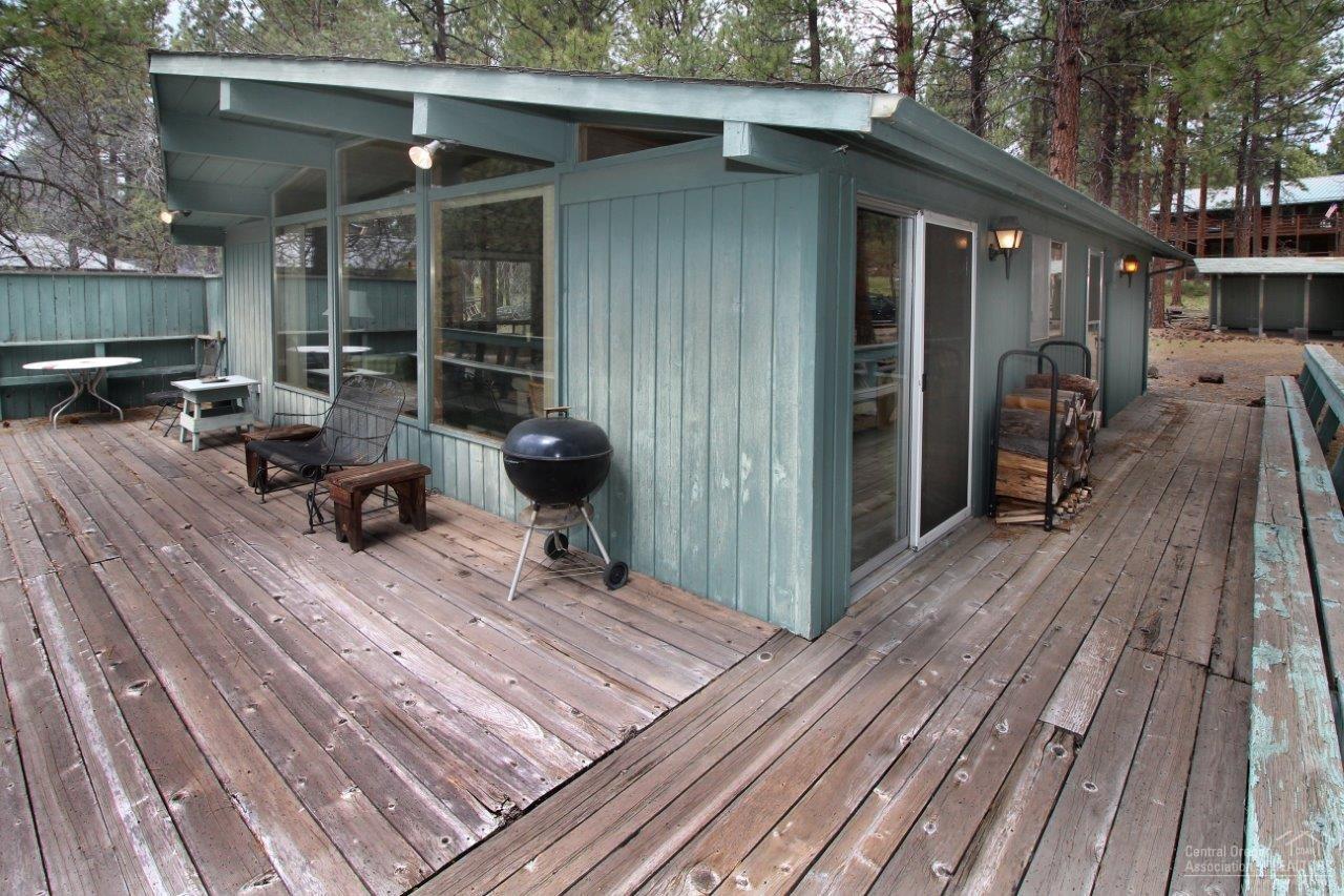 16102 Old Juniper Road Sisters, OR 97759 - Photo 16 of 20 Charming home with large deck for entert