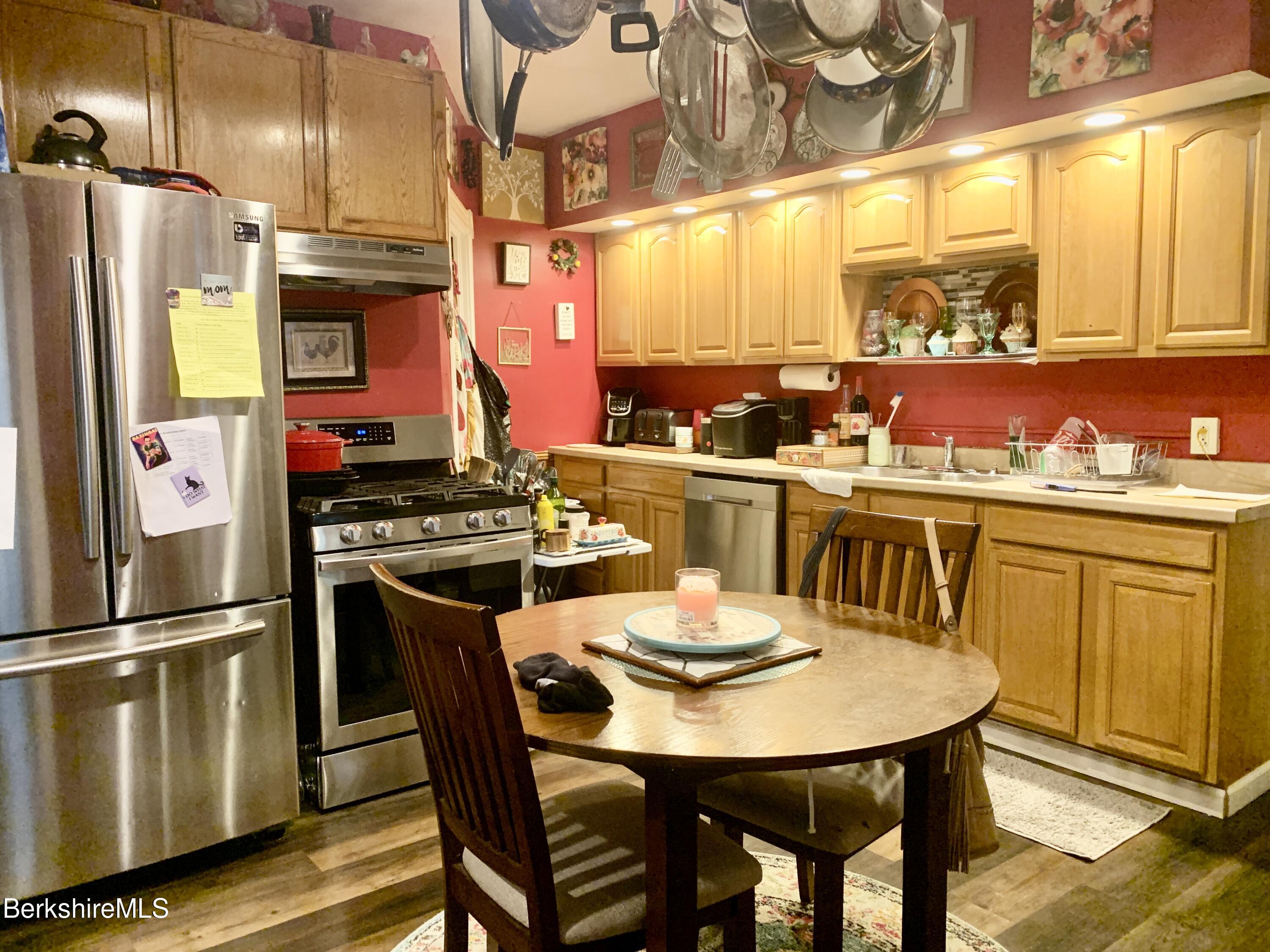 26 Springside Avenue Pittsfield, MA 01201 - Photo 6 of 24 IMG_3571 (2)