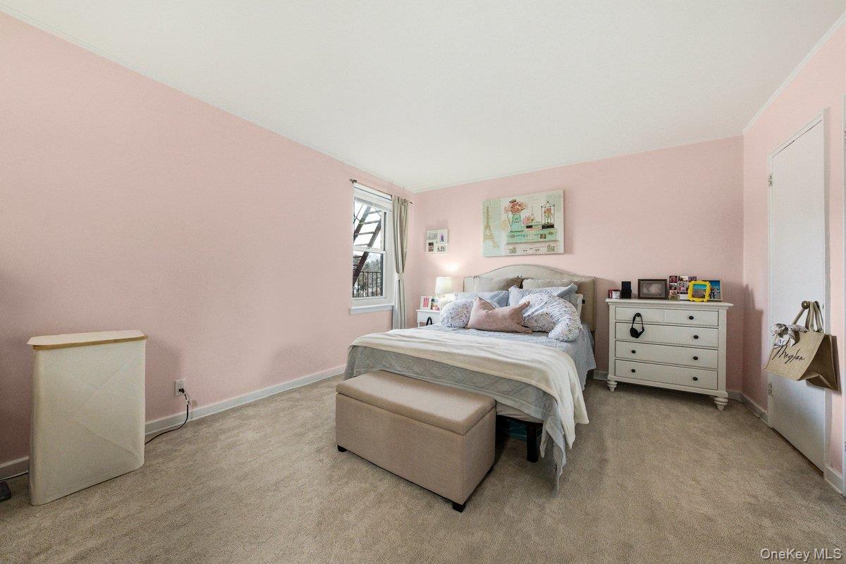 781 Palmer Road, Unit 2D Yonkers, NY 10708 - Photo 13 of 17 a bed room with bed and a window