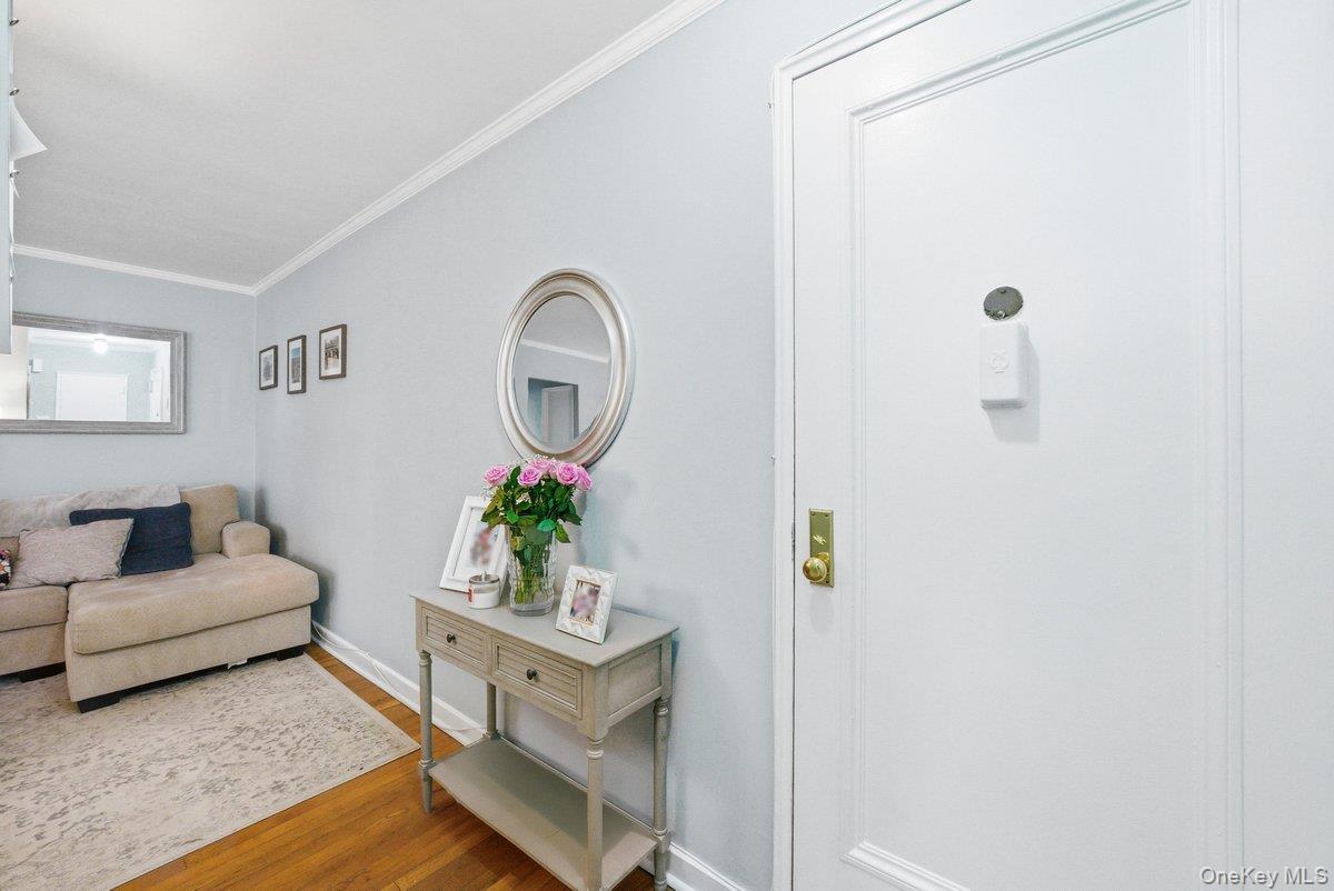 781 Palmer Road, Unit 2D Yonkers, NY 10708 - Photo 4 of 17 a living room with furniture and a mirror
