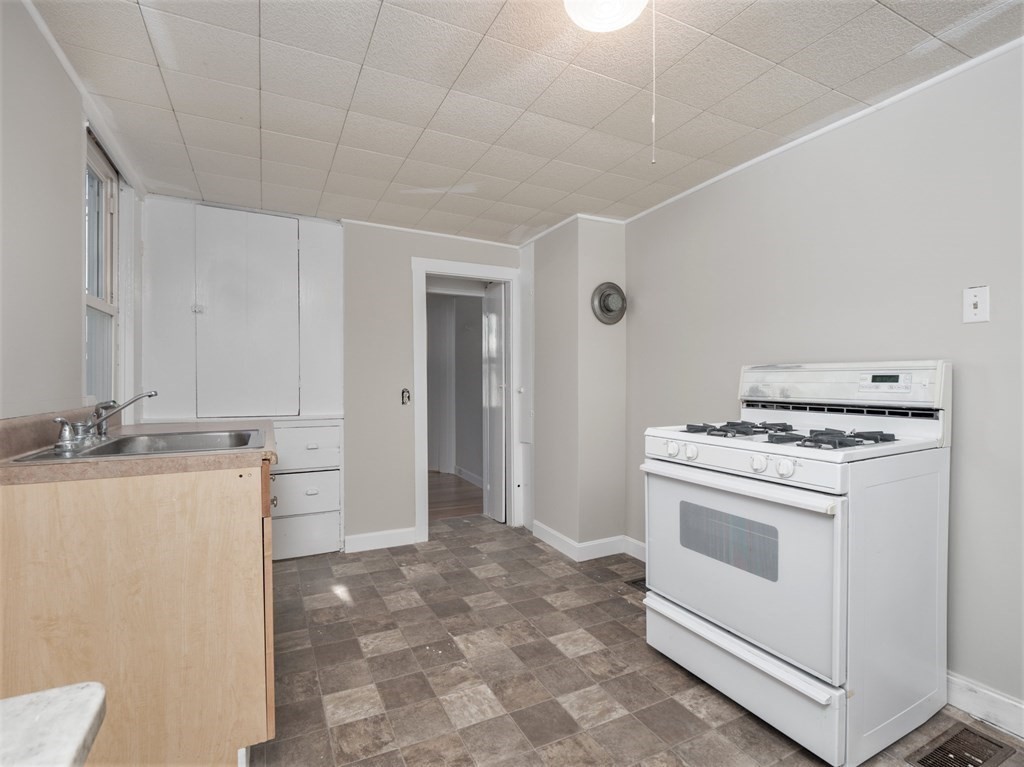 4-8 Groton Road North Chelmsford, MA 01863 - Photo 14 of 32