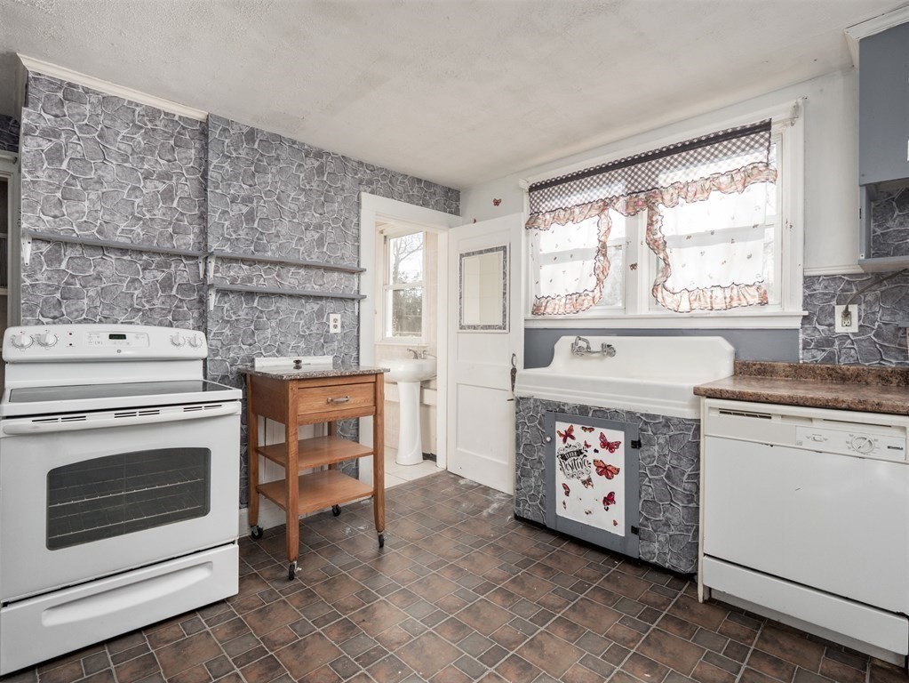 4-8 Groton Road North Chelmsford, MA 01863 - Photo 20 of 32