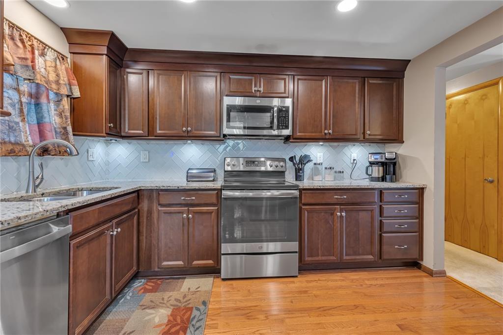 1281 Chapel Road Monaca, PA 15061 - Photo 19 of 34 Kitchen