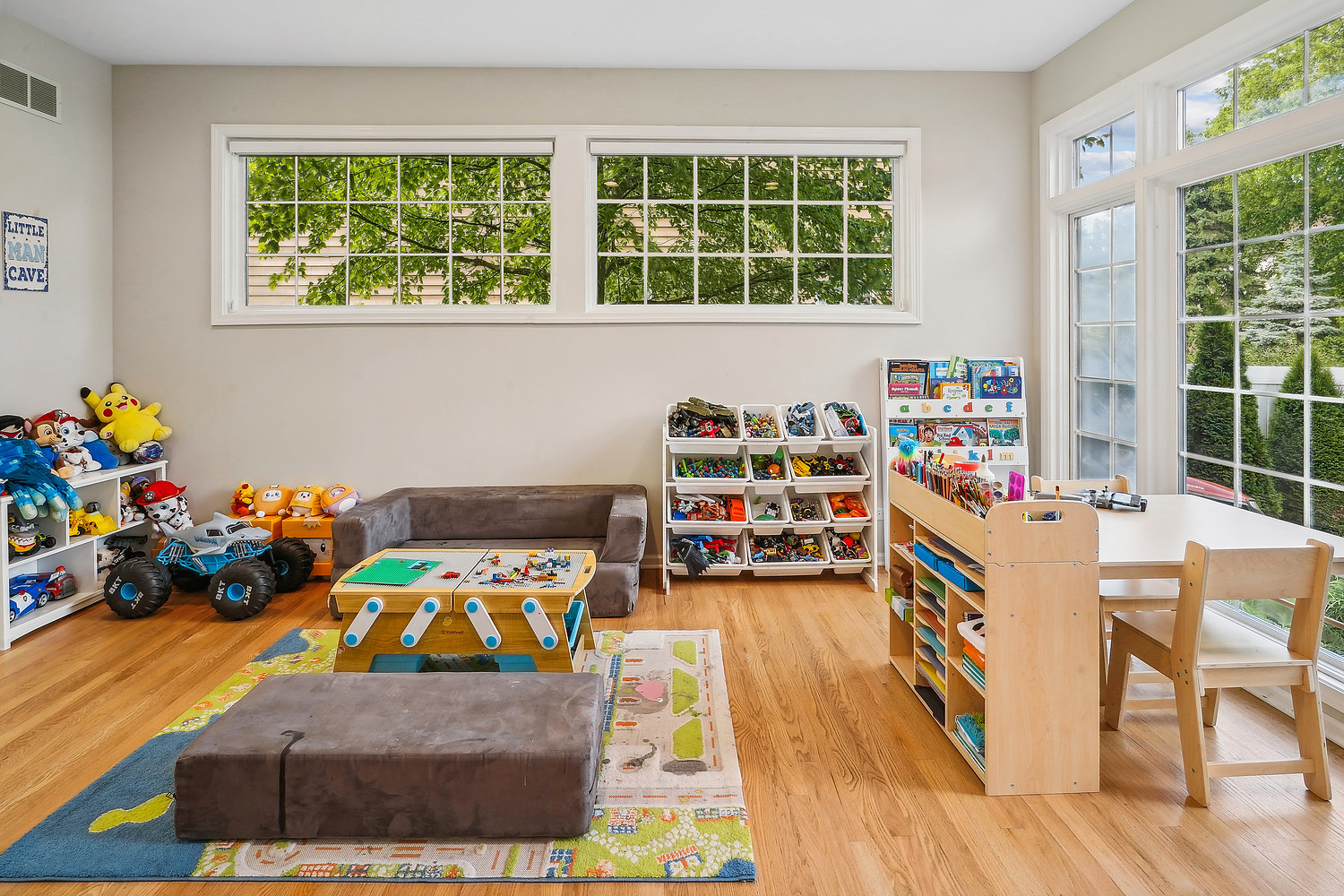 9033 Kearney Road Darien, IL 60561 - Photo 21 of 38 a room with furniture toys and a table