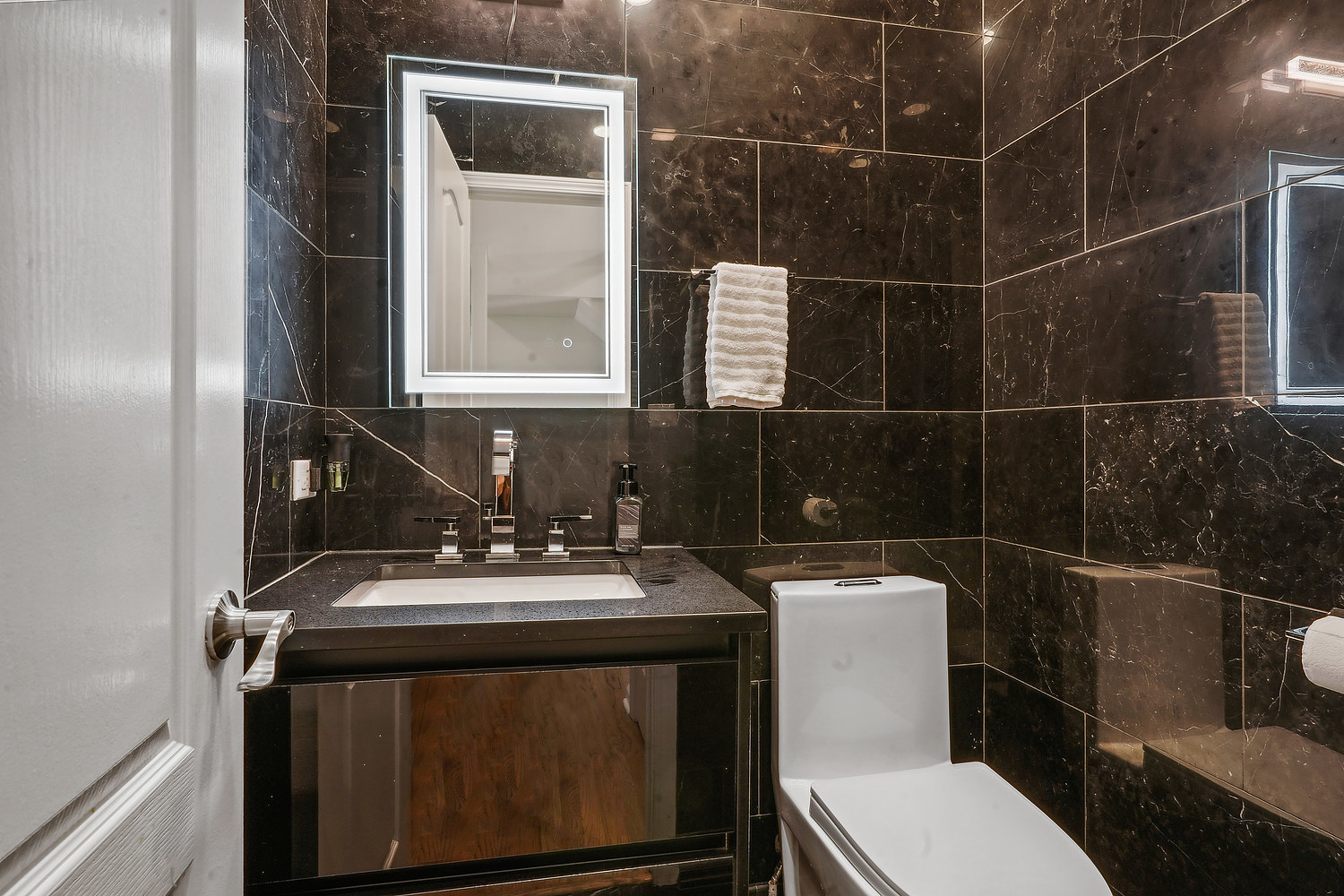 9033 Kearney Road Darien, IL 60561 - Photo 23 of 38 a bathroom with a sink toilet and a mirror