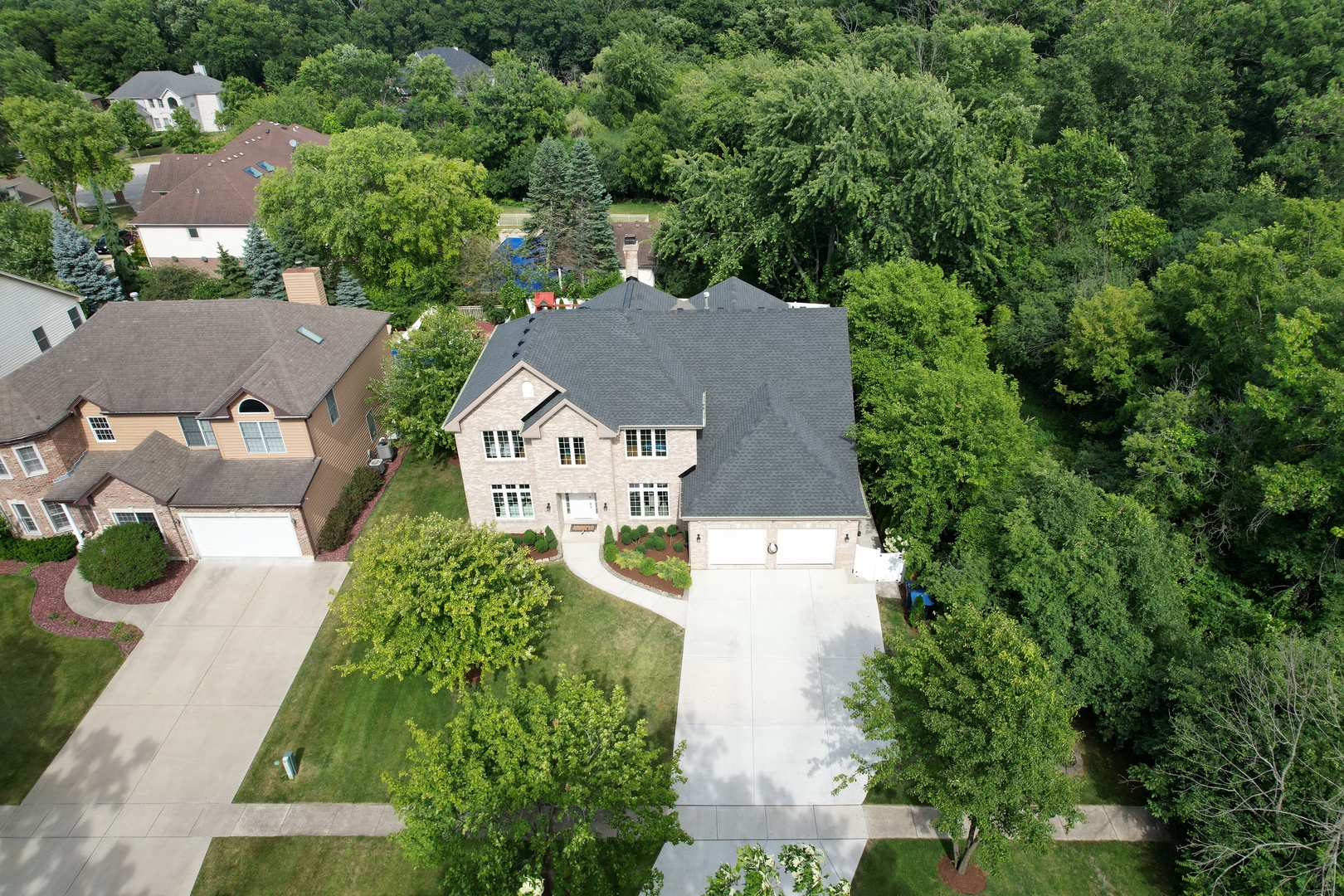 9033 Kearney Road Darien, IL 60561 - Photo 3 of 38 an aerial view of a house with a yard