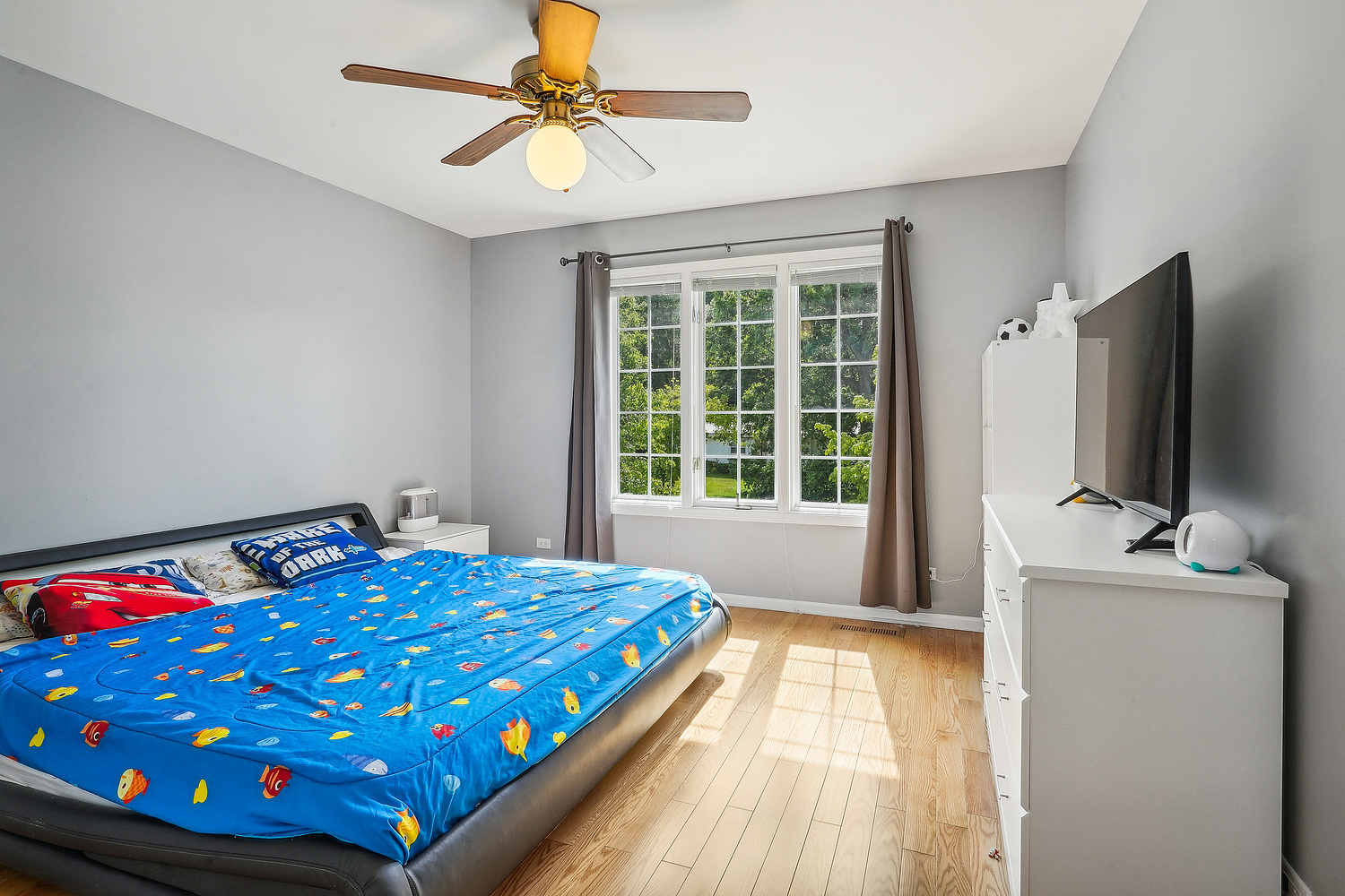 9033 Kearney Road Darien, IL 60561 - Photo 33 of 38 a bedroom with a bed and a flat screen tv