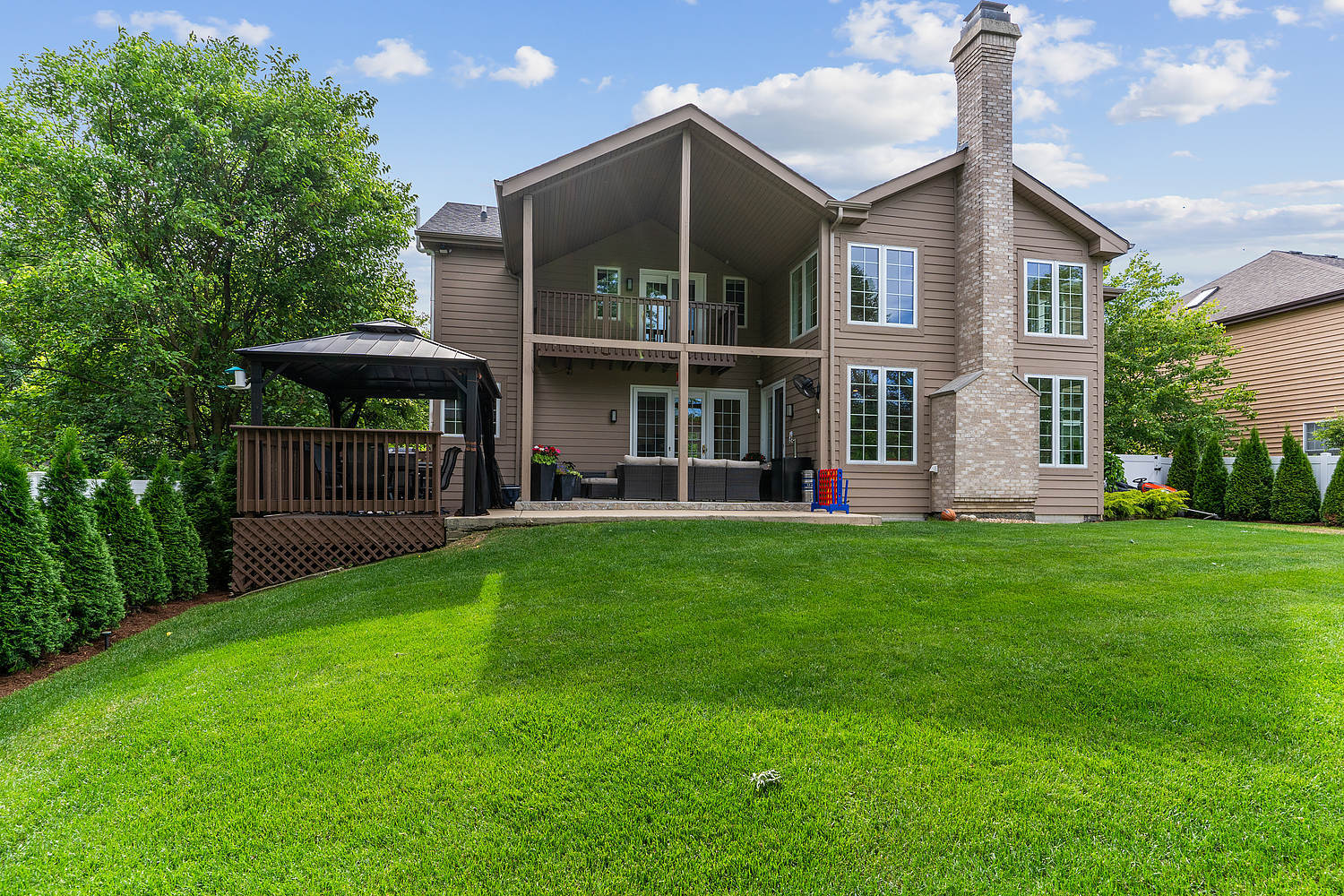 9033 Kearney Road Darien, IL 60561 - Photo 6 of 38 a view of a house with backyard and garden