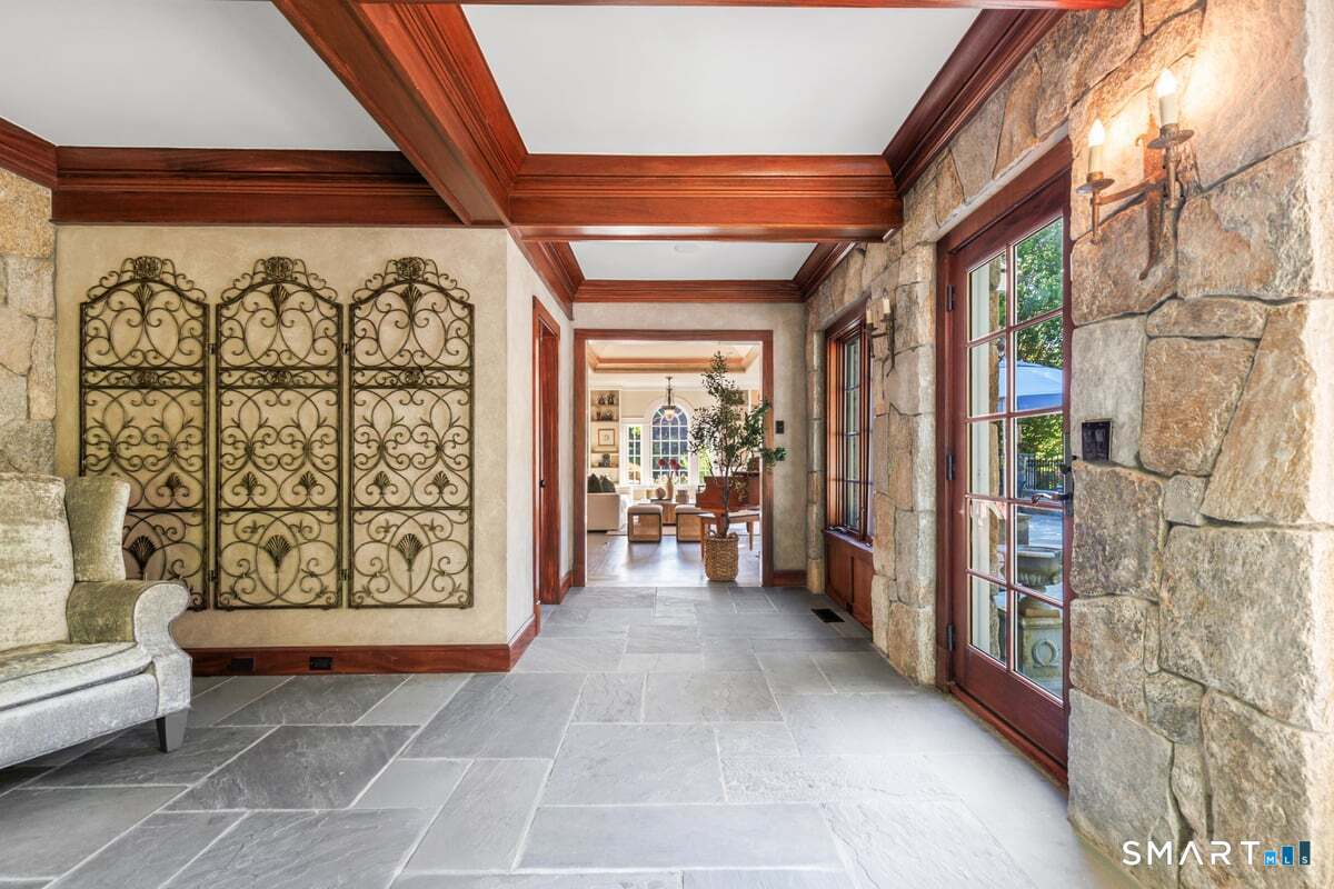 83 Long Lots Road New Canaan, CT 06840 - Photo 10 of 38