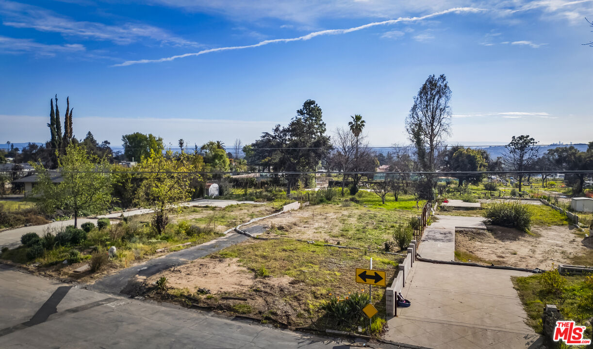 50 Marathon Road Altadena, CA 91001 - Photo 3 of 21