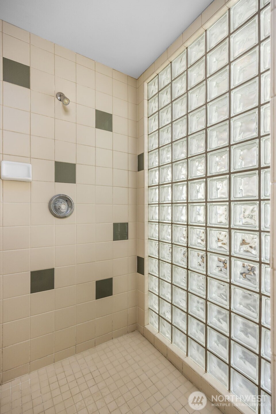 6436 South Ebb Tide Lane Freeland, WA 98249 - Photo 26 of 40 a bathroom with a shower