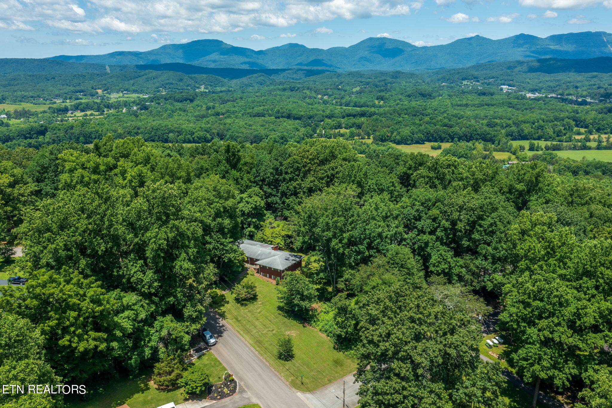 106 Wendover Circle Oak Ridge, TN 37830 - Photo 3 of 60 homesandvideos aerials-8579