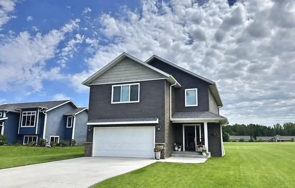 $469,500 | 1923 Longview Drive, Detroit Lakes, MN 56501