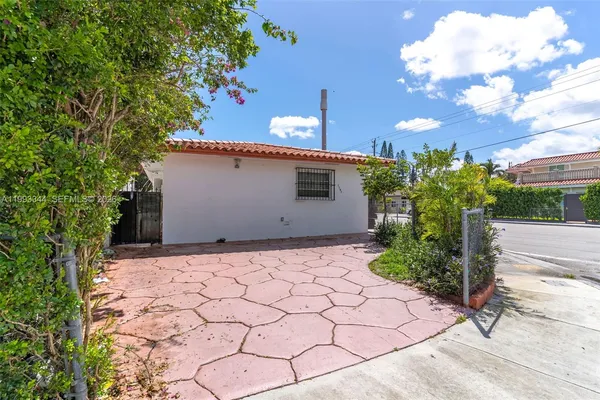 $3,700 | 1101 Southwest 17th Avenue, Miami, FL 33135