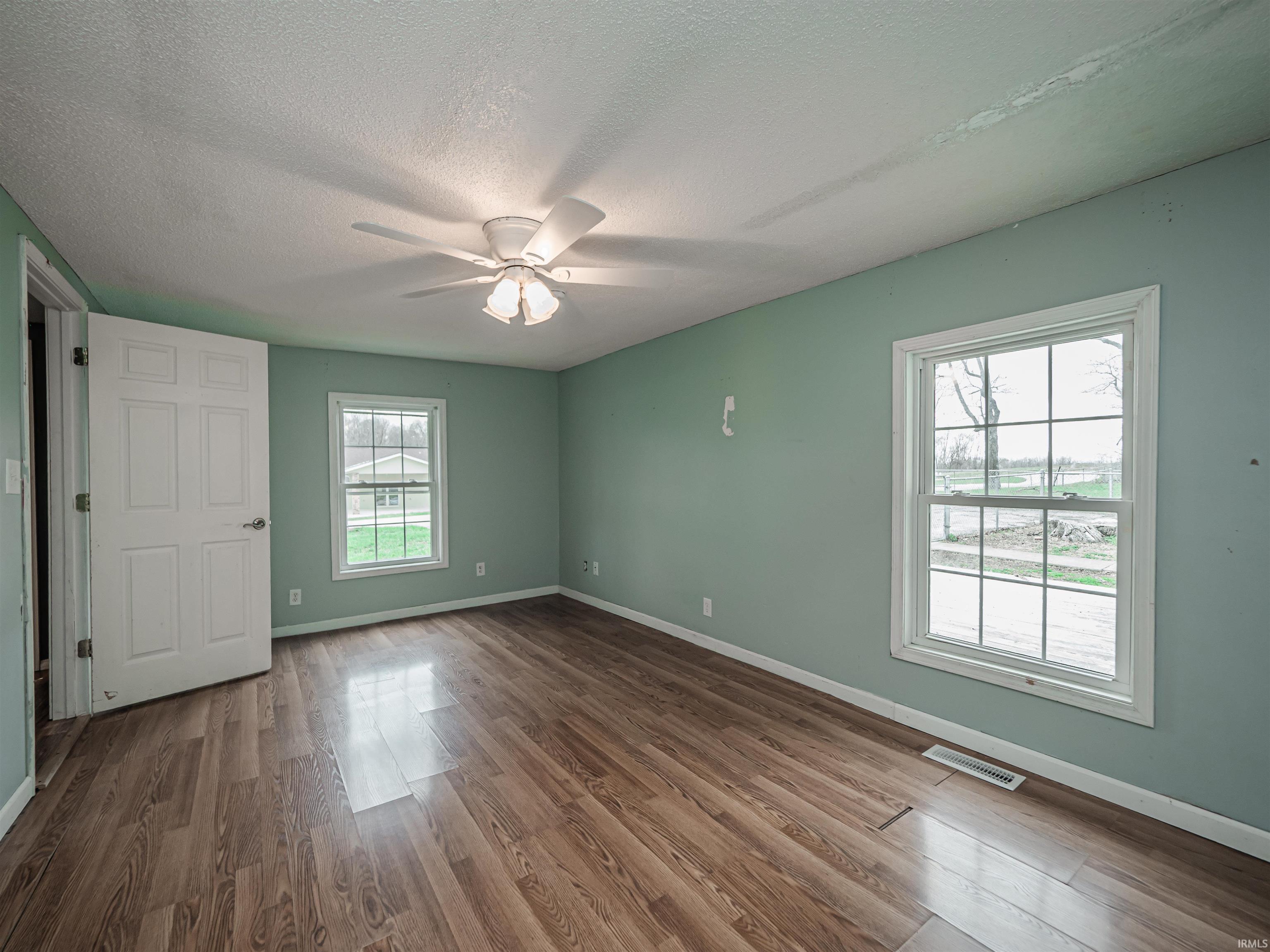 572 West County Road South Petersburg, IN 47567 - Photo 16 of 35