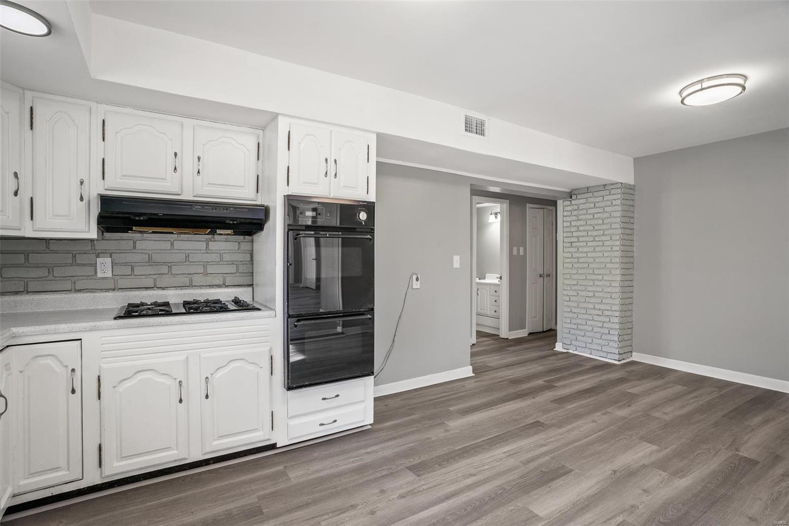 4004 Ashby Road St. Ann, MO 63074 - Photo 11 of 43 Gallery Image 11