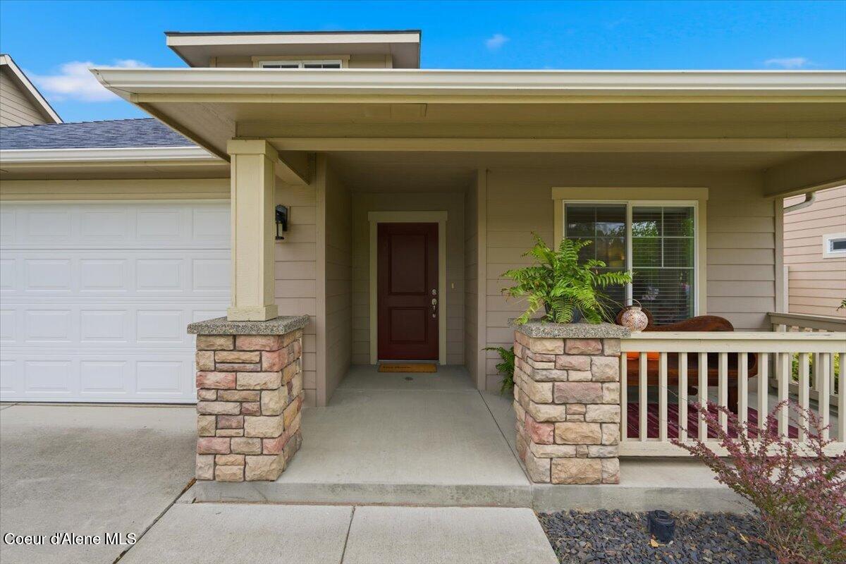 6208 Cornwall Street Coeur D'Alene, ID 83815 - Photo 4 of 33 04-Front Entrance