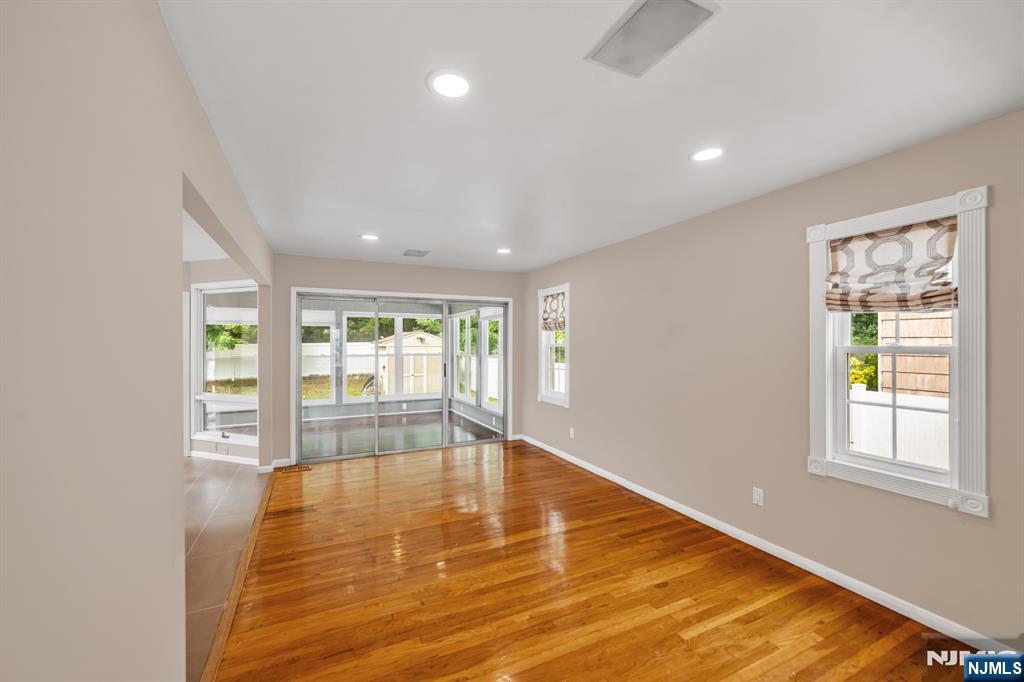 45 Jay Drive Paramus, NJ 07652 - Photo 10 of 41