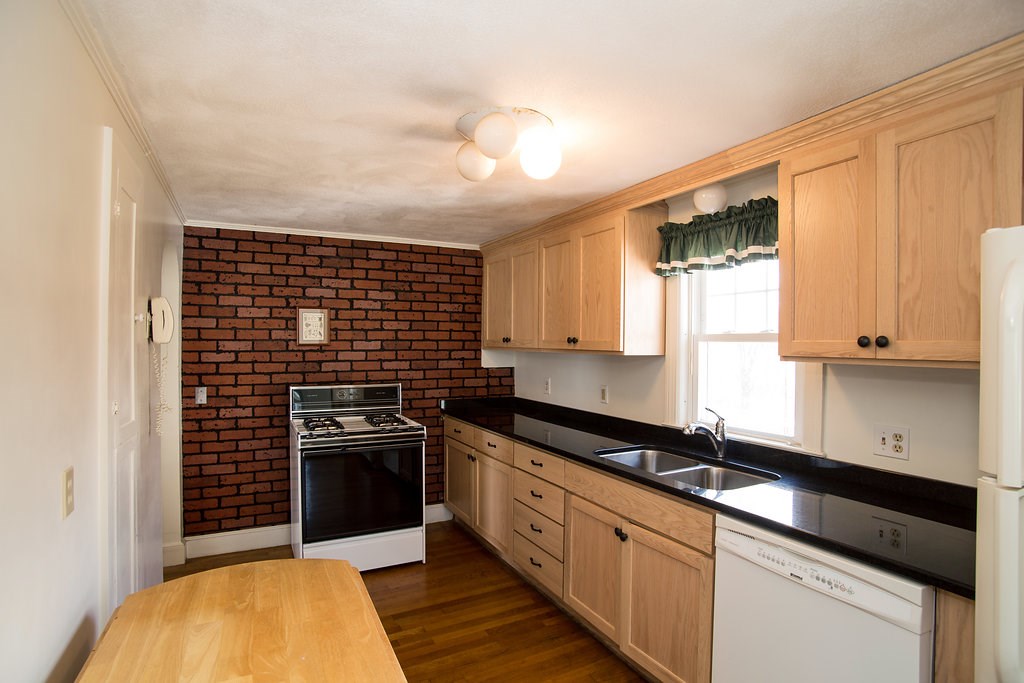 35 Acorn Road Hampton, NH 03842 - Photo 2 of 18