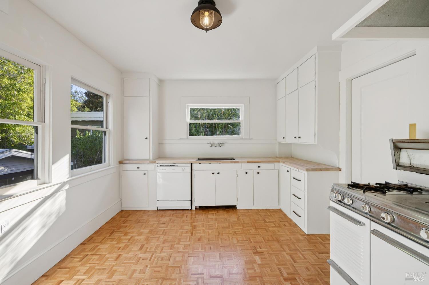 242 D Street San Rafael, CA 94901 - Photo 6 of 18