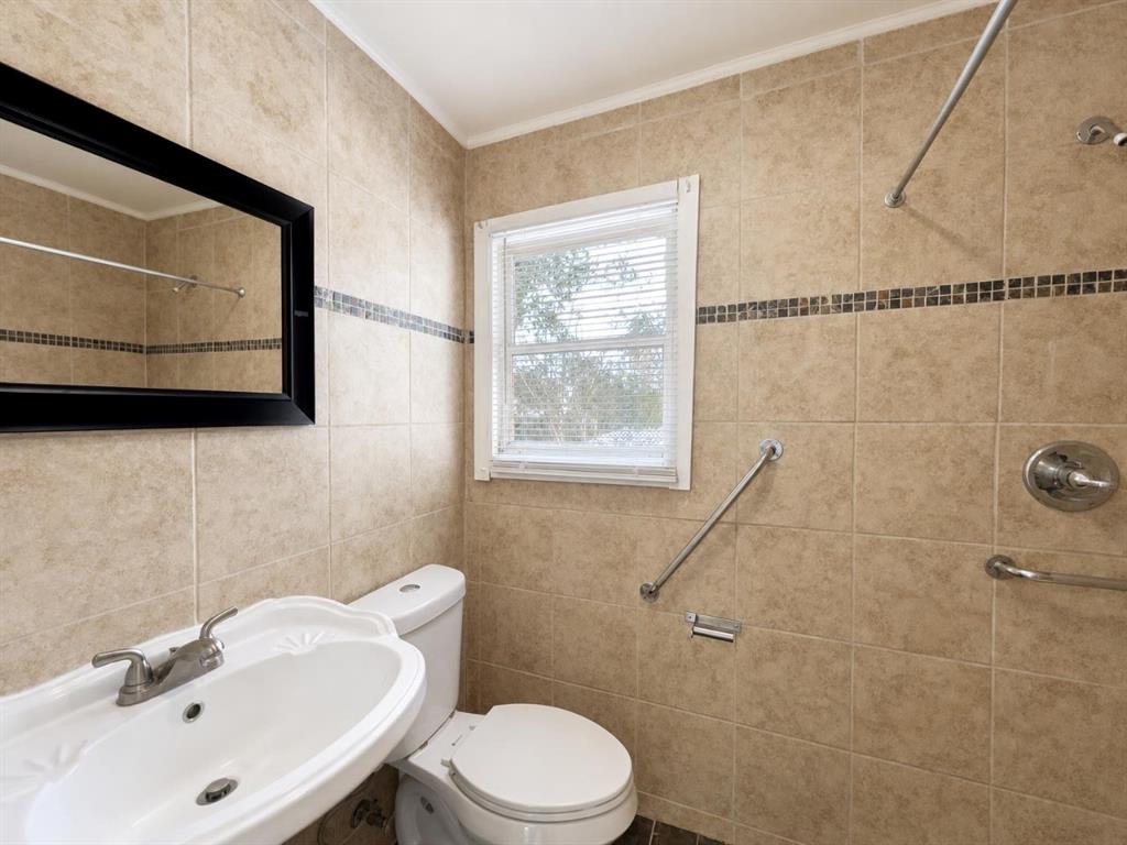 933 Gillham Road, Unit B Fort Worth, TX 76114 - Photo 6 of 7 Gallery Image 6