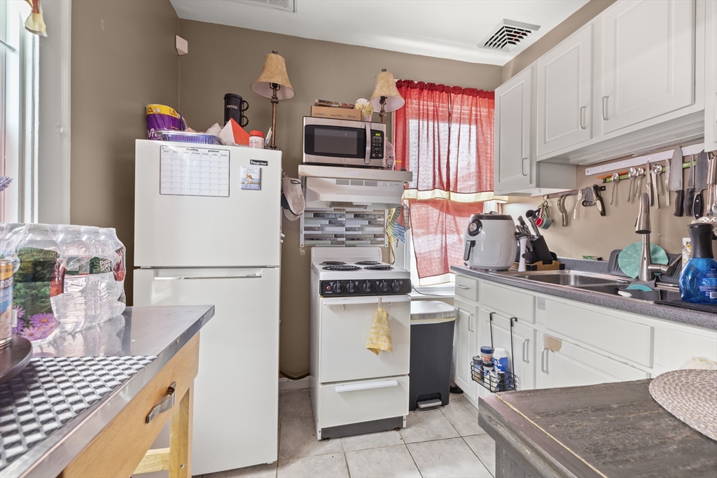 928 Middle Street Fall River, MA 02721 - Photo 12 of 18