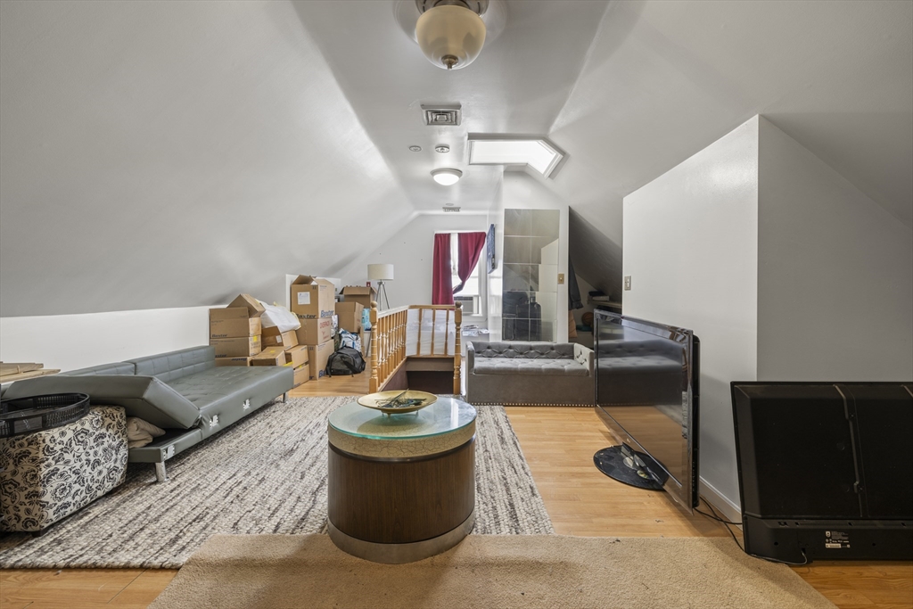 928 Middle Street Fall River, MA 02721 - Photo 13 of 18