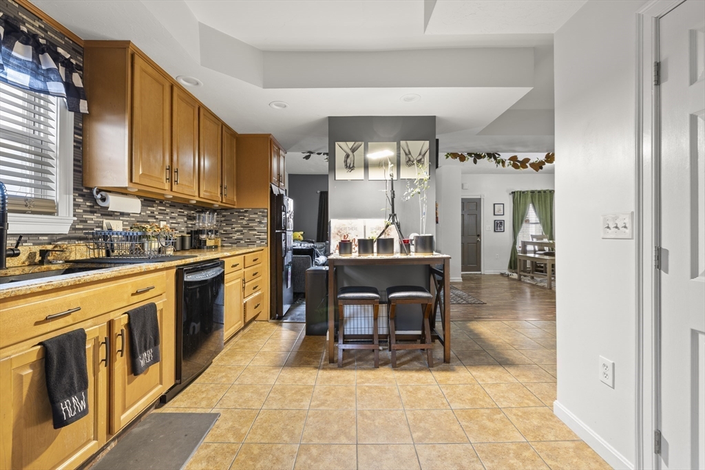 928 Middle Street Fall River, MA 02721 - Photo 5 of 18