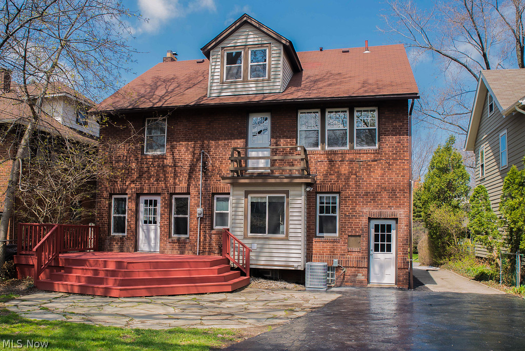 3000 Berkshire Road Cleveland, OH 44118 - Photo 3 of 25